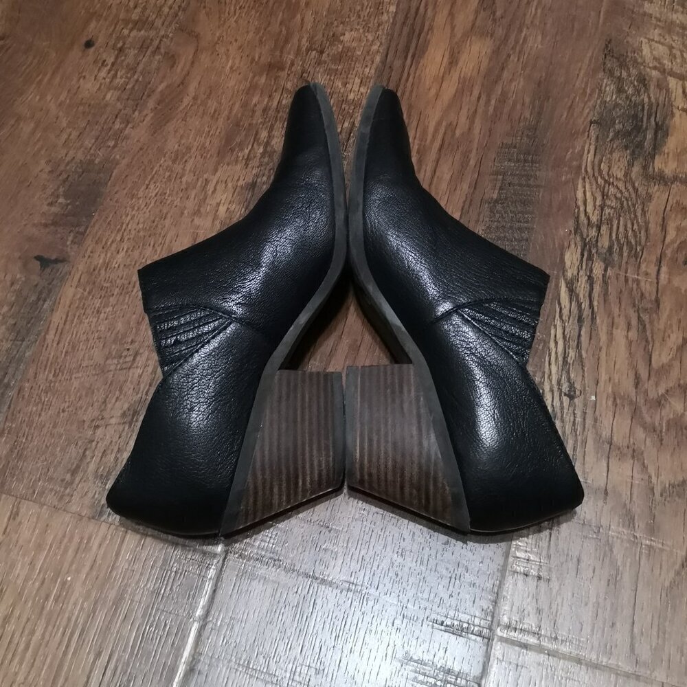 Lucky Brand Tabea‎ Leather Pointed Toe Ankle Booties Shoes Black Size 8.5M - Picture 6 of 7